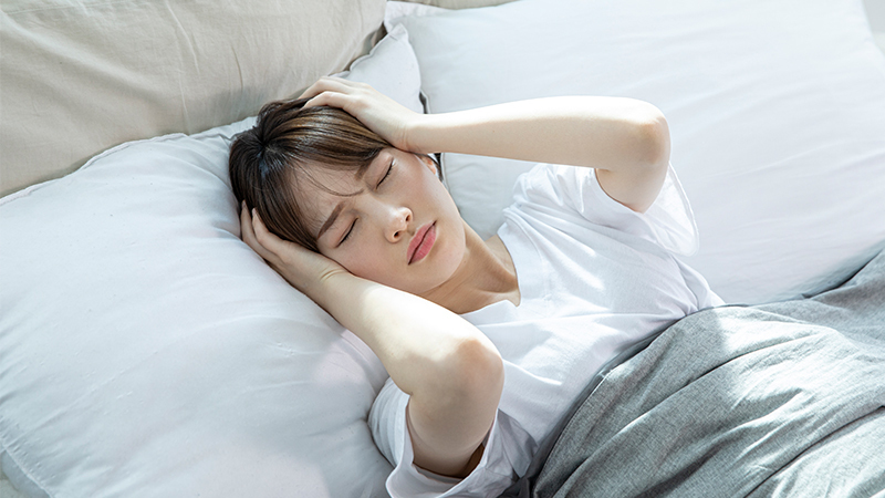 <span class='eng'>JEONGEUP JIN ENT CLINIC</span><br/>어지럼증과 두통이 동시에?<br/><b>'편두통성 어지럼'</b>